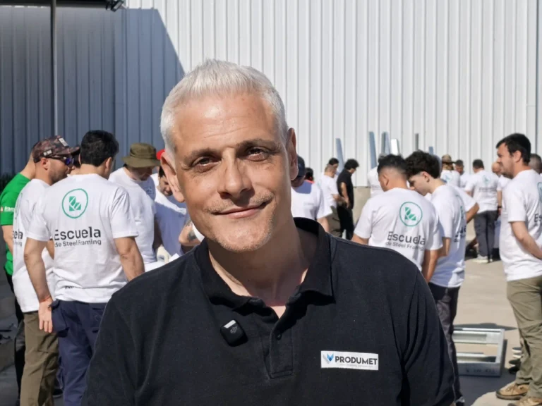 Representante de PRODUMET durante la jornada técnica del taller